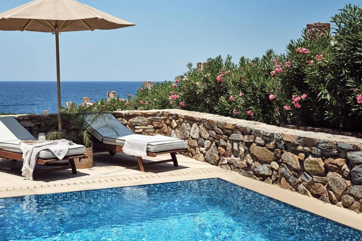 The Royal Blue Luxury Beach Resort - Hotel Photo 40