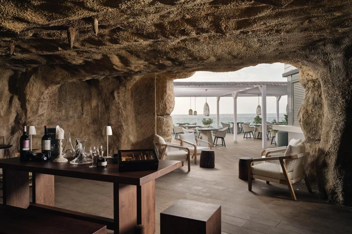 The Royal Blue Luxury Beach Resort - Hotel Photo 71