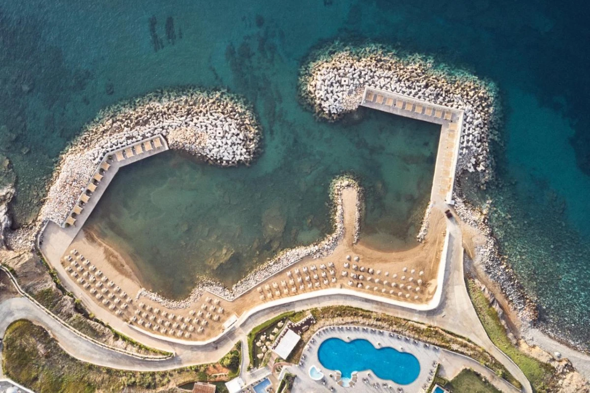 The Royal Blue Luxury Beach Resort - Hotel Photo 77