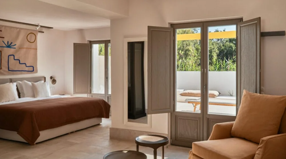 Eos Suite at Parilio