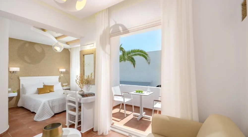 Family Room at Adriani Hotel