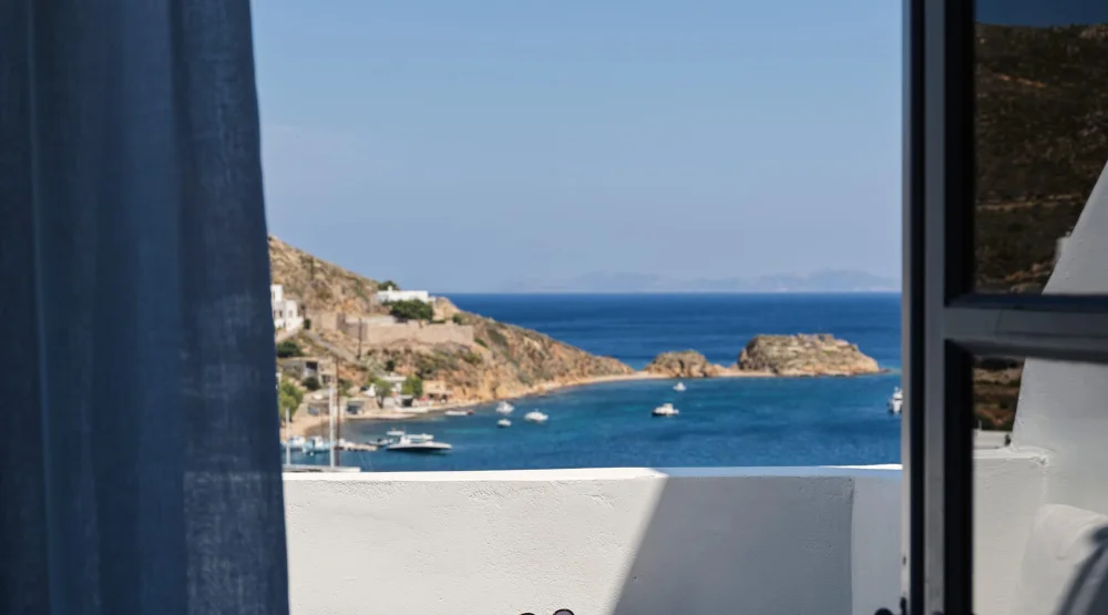 Upper-level Suite with Sea View For Two at The Petra