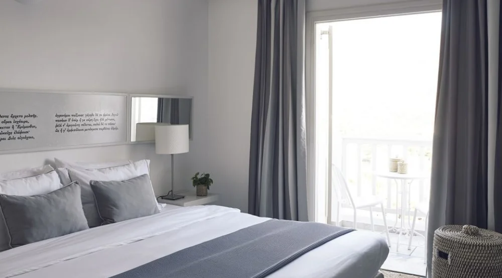 Cozy Room Side Sea View at Ios Palace Hotel