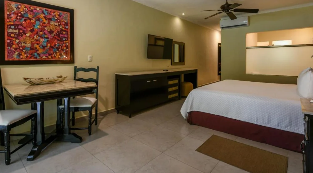 Swim Up Jr. Suite at El Dorado Royale