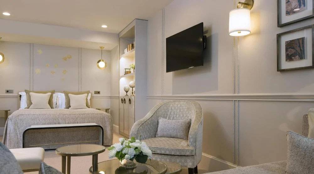 Suite Les Toits De Paris at Le Narcisse Blanc Hotel & Spa