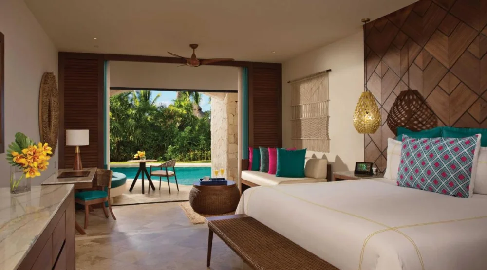 Preferred Club Junior Suite Swimout King at Secrets Maroma Beach