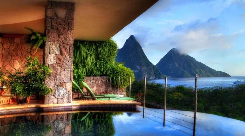 Sun Infinity Pool Sanctuary at Jade Mountain