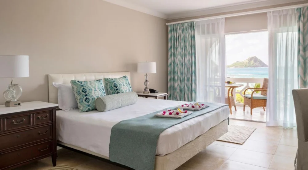 Deluxe Double Room with Sea View at Bodyholiday
