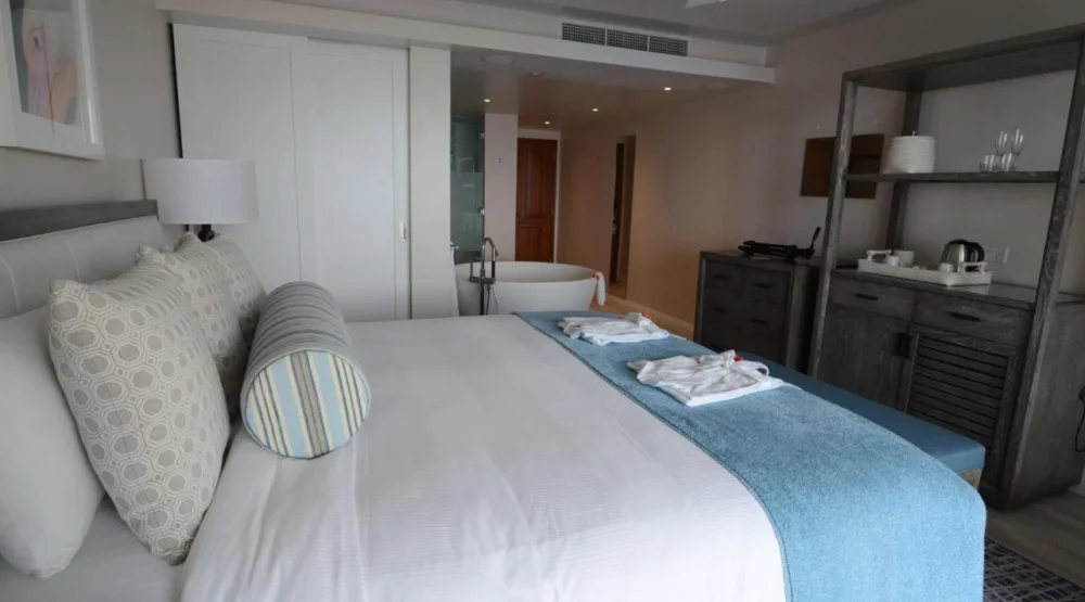 King Room with Balcony at Bodyholiday
