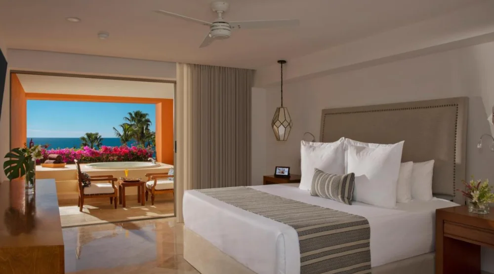Deluxe Ocean View Room with Hot Tub and King Bed at Zoetry Casa del Mar Los Cabos