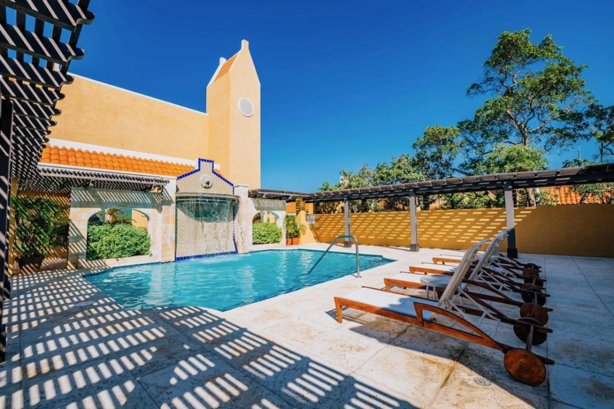 Harbour Village Beach Club