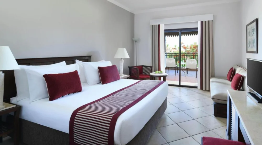 Superior Queen Garden View at Jaz Belvedere