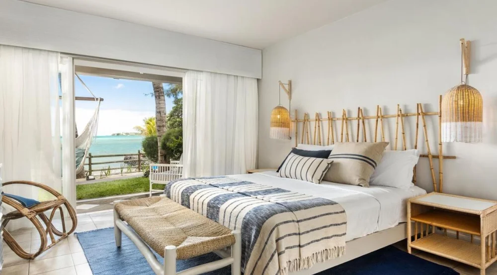 Couple Seafront at Lagoon Attitude