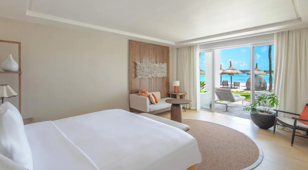 Hibiscus Signature Beachfront Suite at Shangri-La Le Touessrok Resort & Spa