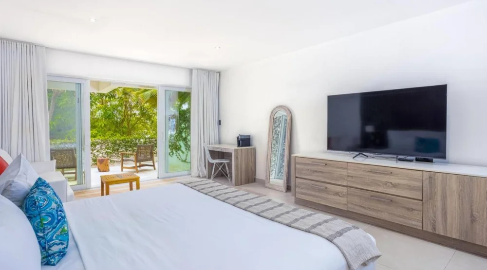 Garden View Studio Suite, One King Bed, Non-smoking at Hodges Bay Resort & Spa