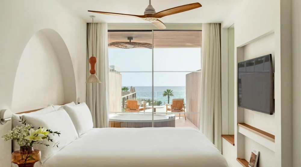 Junior Suite Sea View with Terrace Bathtub at Villa Le Blanc Gran Melia