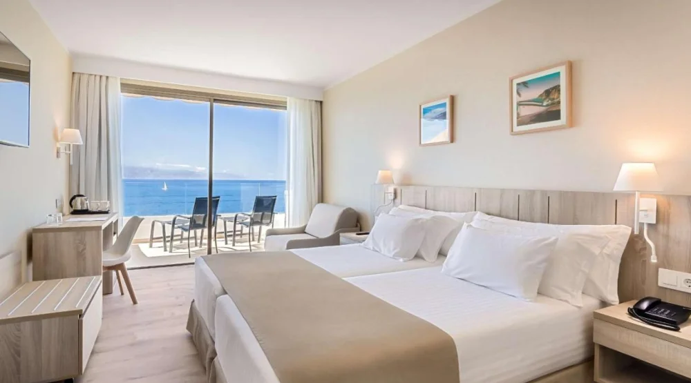 Deluxe Double Room with Sea View at Barcelo Santiago