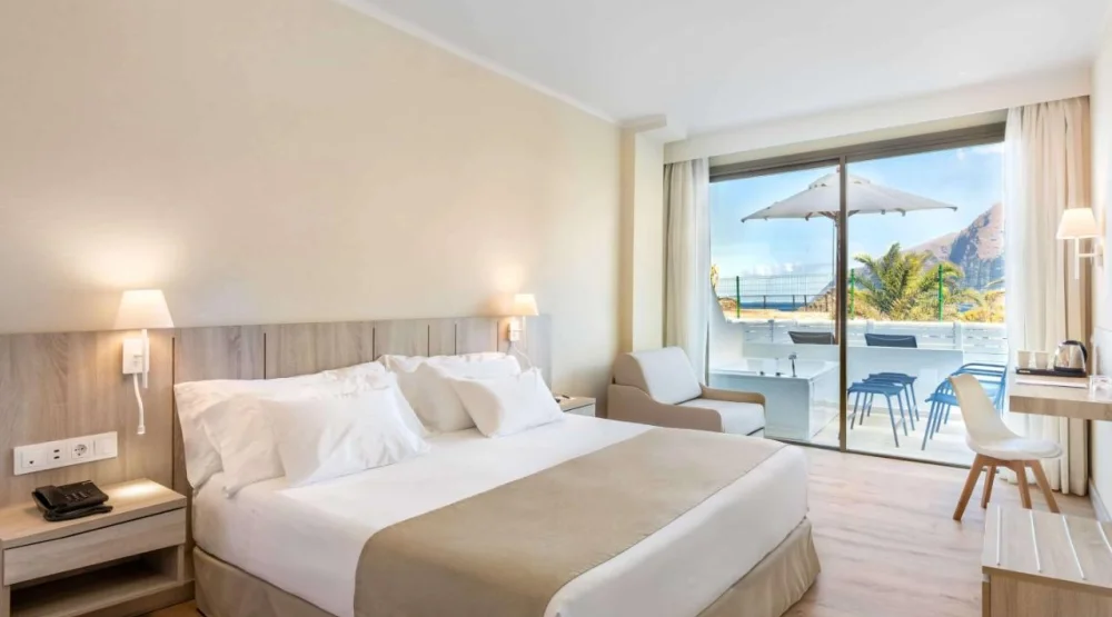 Deluxe Double Or Twin Room with Garden View and Hot Tub at Barcelo Santiago