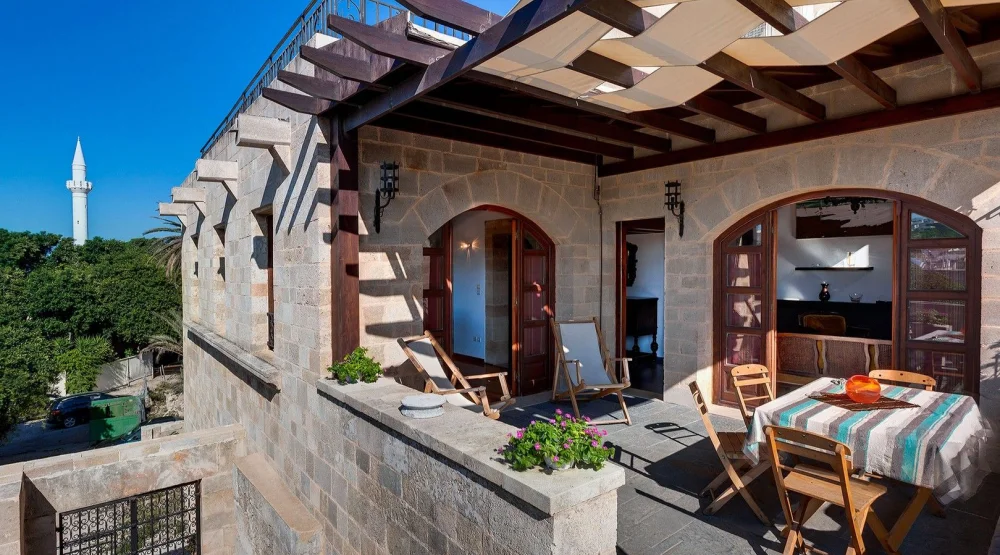 Medieval Villa with Outdoor Hot Tub "places in Suspension" at In Camera Art Boutique Hotel