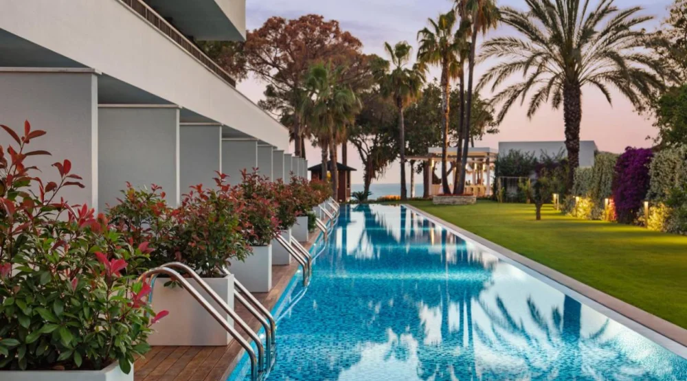 Swim Up Room at Acanthus Cennet Barut Collection