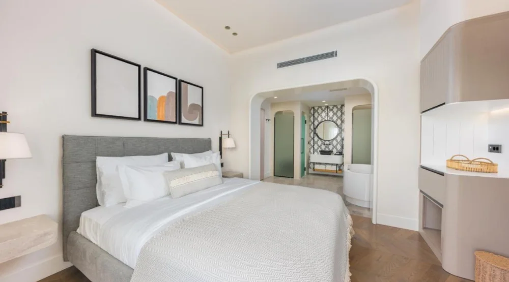 Superior plus Room at Yacht Classic