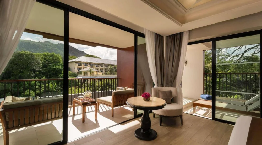 Deluxe Suite with Whirlpool Bath – Mountain View at Avista Grande Phuket Karon
