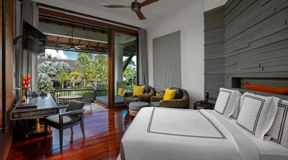 Pearl Bed Suite at The Slate