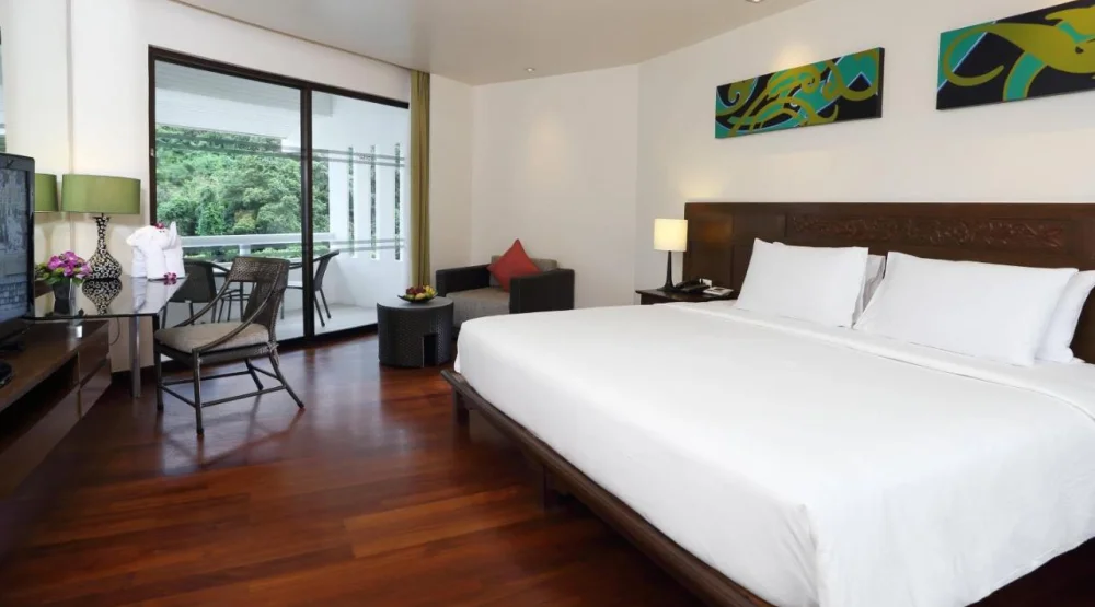 Guest Room, One King, Balcony at Le Meridien Phuket Beach Resort