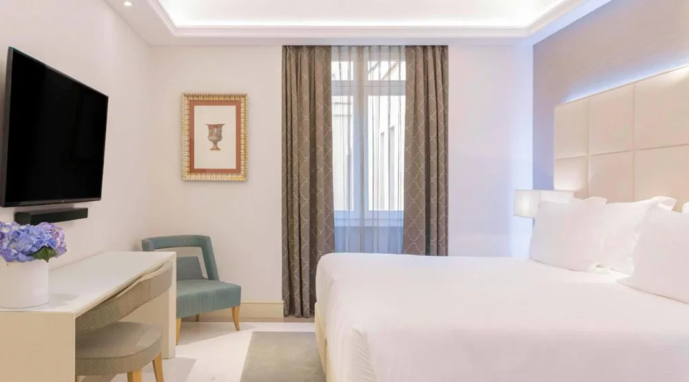Deluxe Twin Room at Aleph Rome Hotel Curio Collection by Hilton