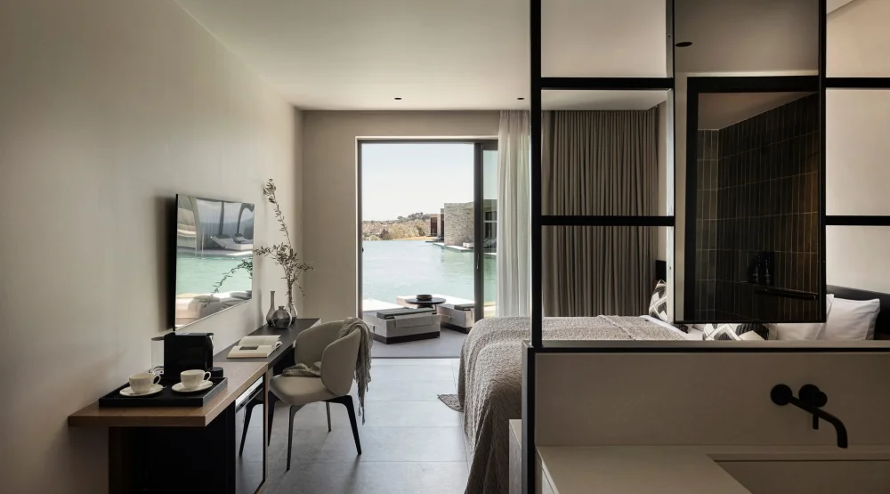 Superior Swim-up Suite at King Jason Zante