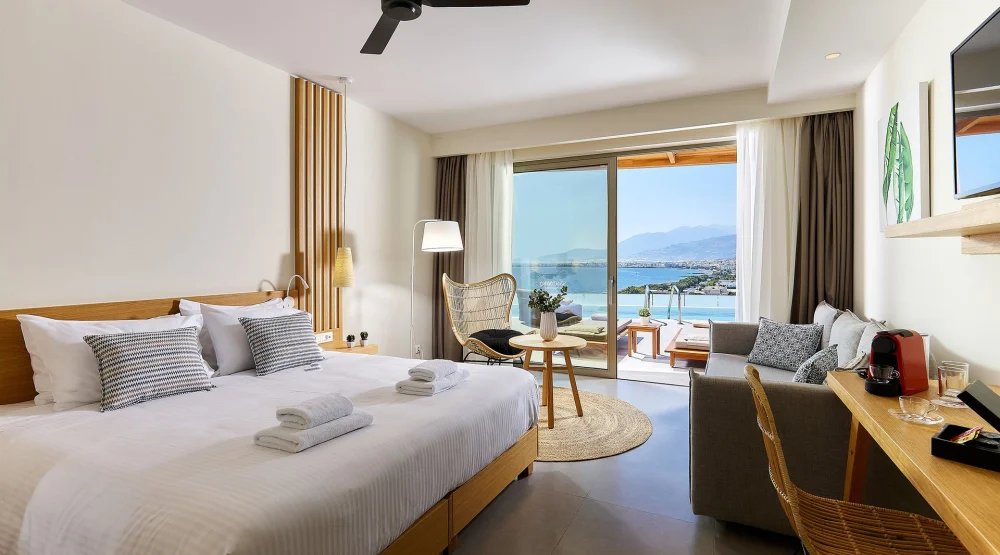 Superior Room Swim Up at Enorme Santanna Beach