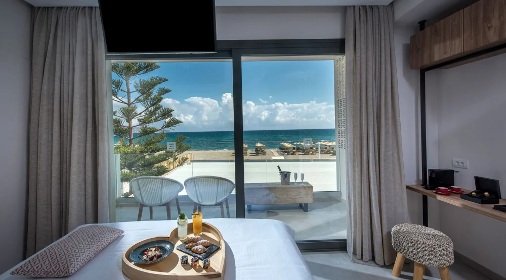 Junior Suite Sea Front at Enorme Teatro Beach Resort