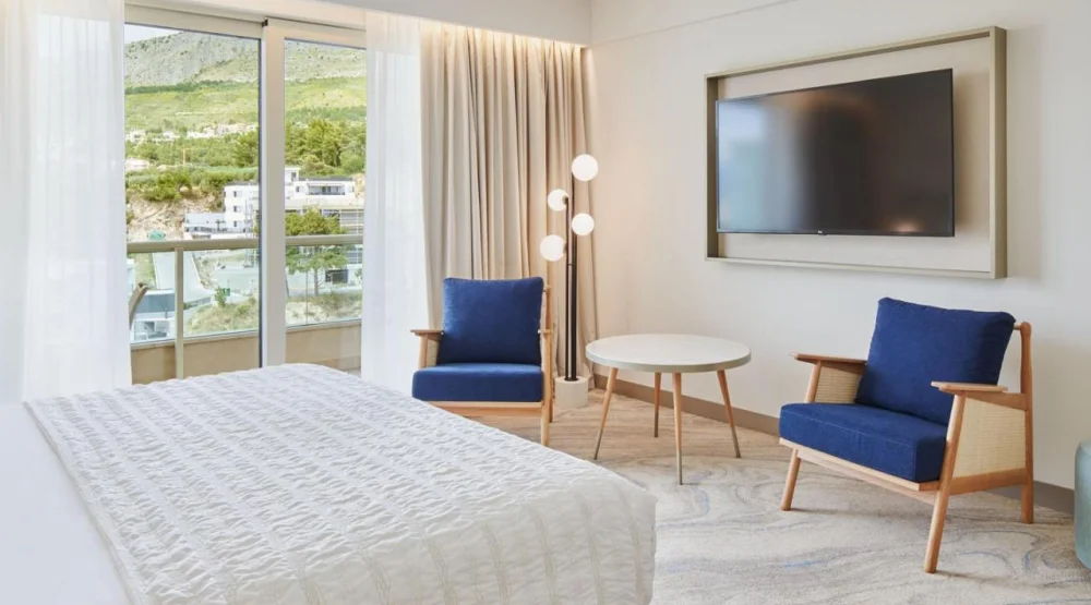 Elegant Park View Room with King Bed at Le Meridien Lav