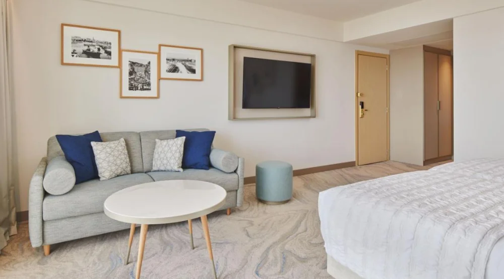 Premium Sea View Room with Twin Beds at Le Meridien Lav