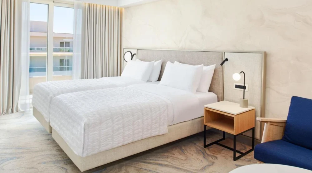 Elegant Park View Room with Twin Beds at Le Meridien Lav