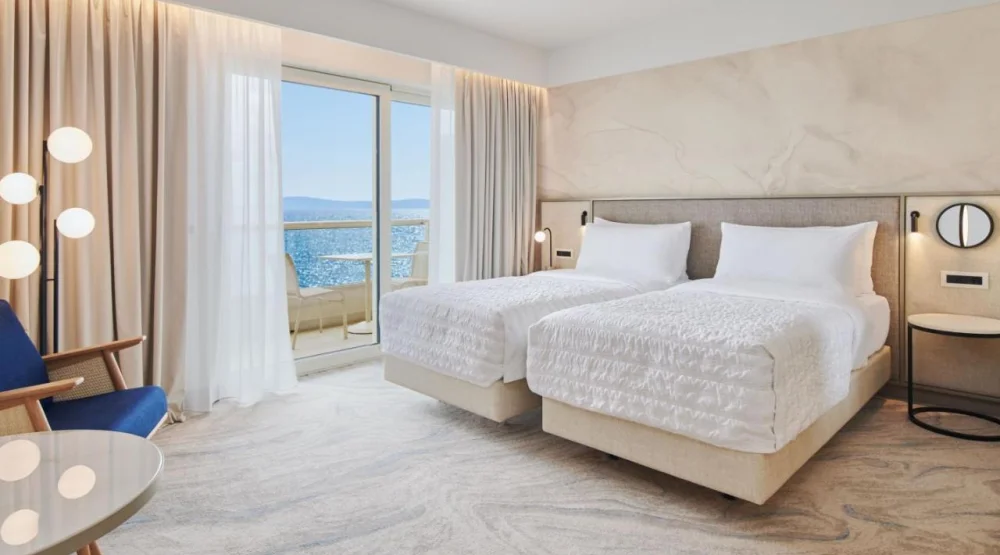 Elegant Sea View Room with Twin Beds at Le Meridien Lav