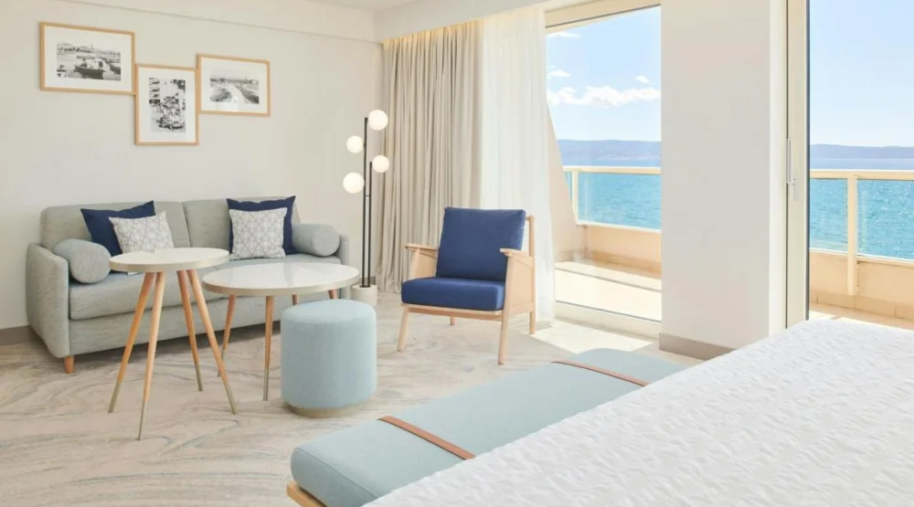 Premium Sea View Room with King Bed at Le Meridien Lav