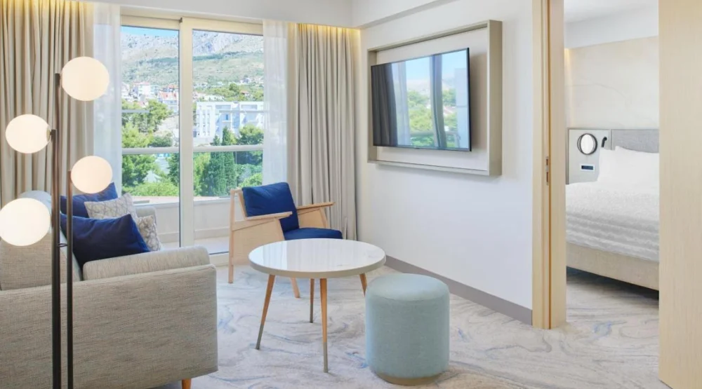 Junior Suite, One Bedroom Suite with Balcony and Park View at Le Meridien Lav