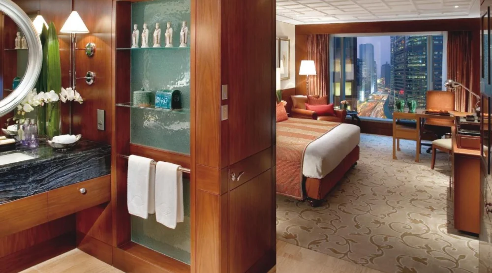 Statue Square View King Room at Mandarin Oriental Hong Kong