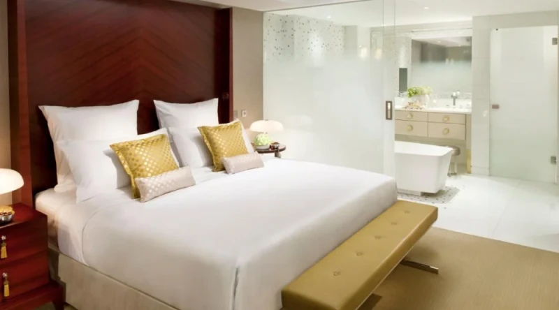 Deluxe King Room at Mandarin Oriental Paris