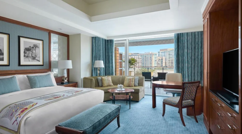 Deluxe Room, One King, Terrace at The Nile Ritz-Carlton Cairo