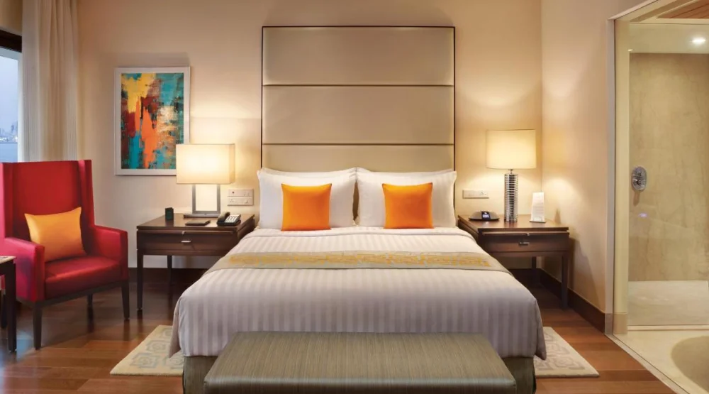Deluxe Ocean View Suite at The Oberoi Mumbai