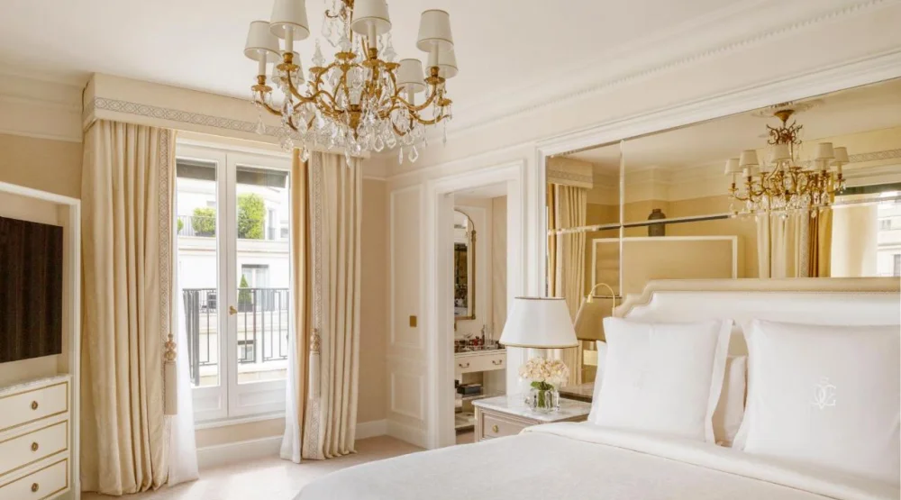 Deluxe Suite Two Twin Beds at Four Seasons George V Hotel