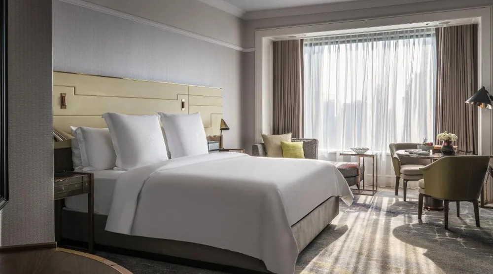 Deluxe King Room at Four Seasons Hotel Singapore