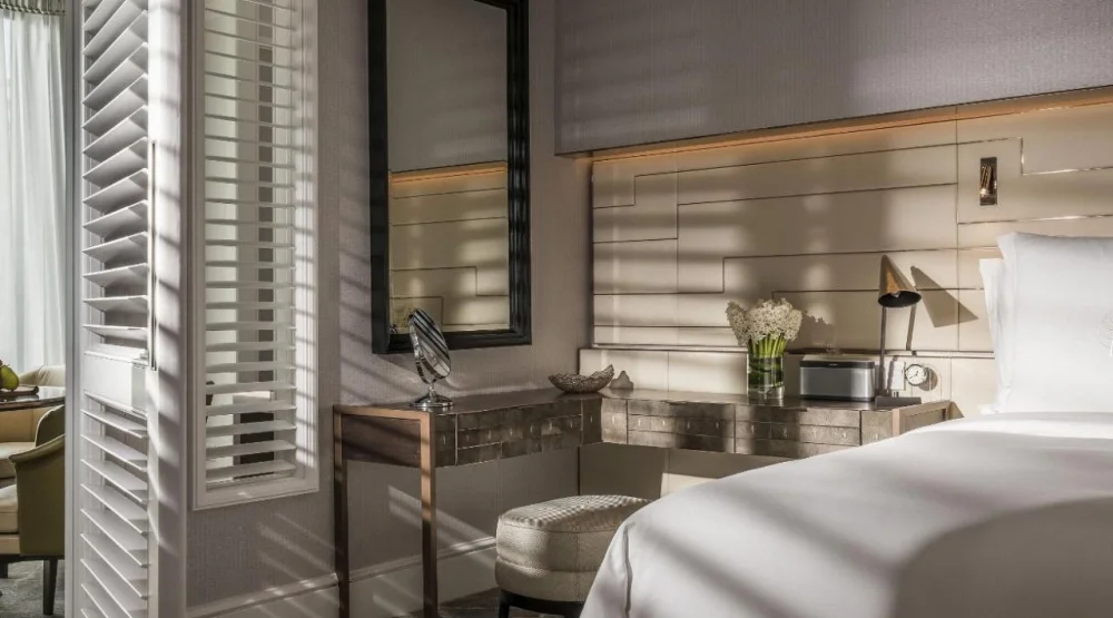 Premier Suite King at Four Seasons Hotel Singapore