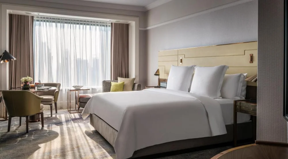 Boulevard King Room at Four Seasons Hotel Singapore