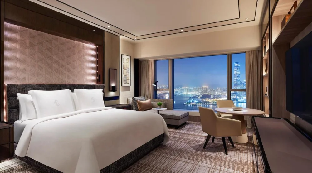 Executive Harbor View Room King at Four Seasons Hong Kong
