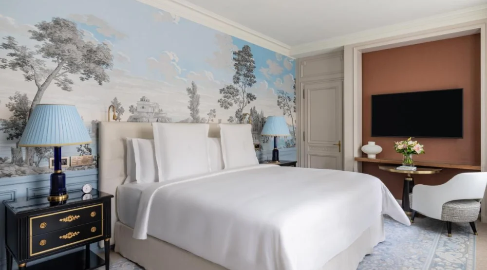 Deluxe Room King Bed at Four Seasons Hotel des Bergues Geneva