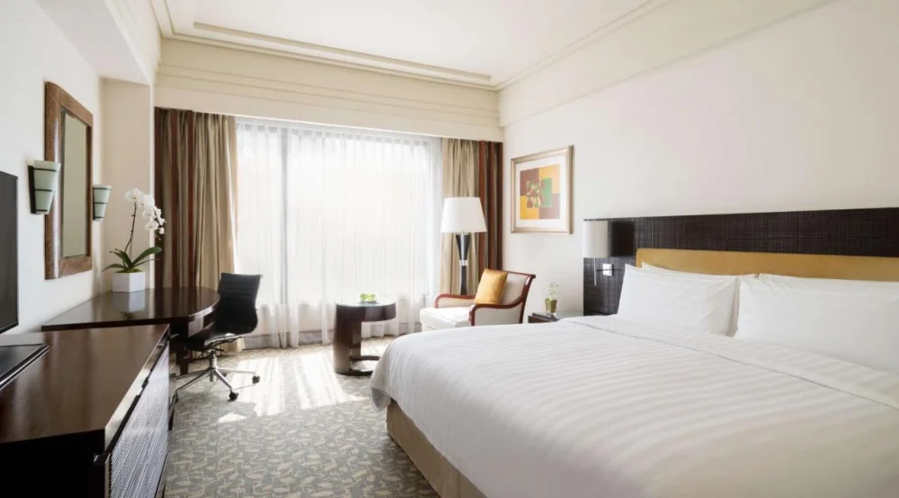 Garden Wing Horizon Deluxe Room King at Edsa Shangri-La Hotel
