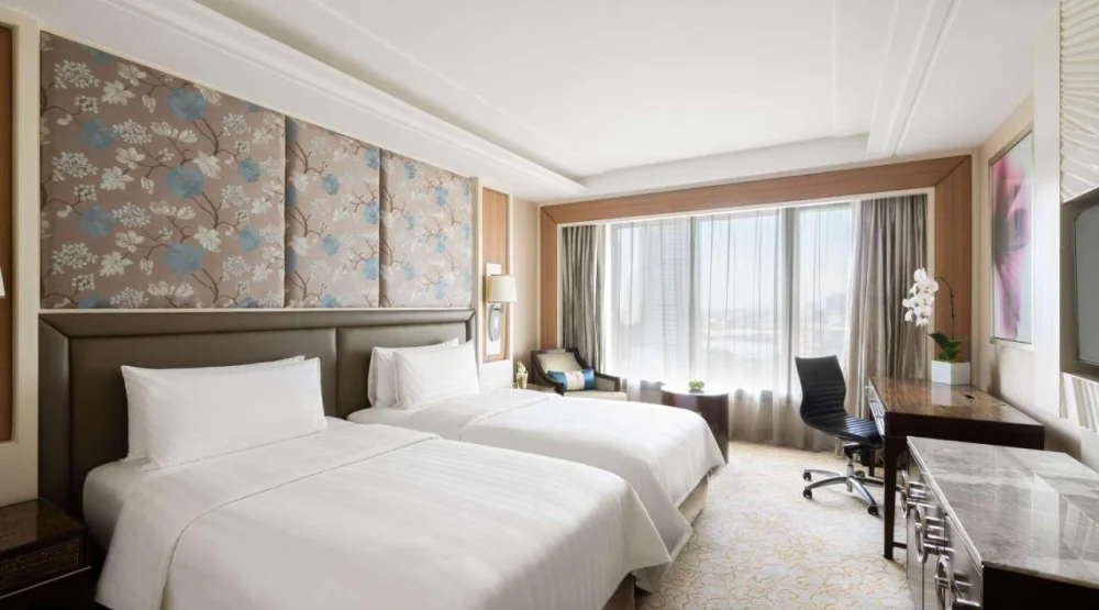 Tower Wing Deluxe Twin at Edsa Shangri-La Hotel